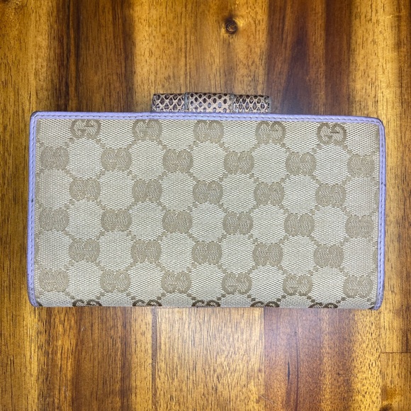Gucci Snakeskin and Lavender with Logo GG Canvas Clutch - Picture 2 of 8